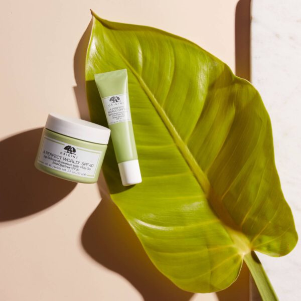 ORIGINS A PERFECT WORLD ANTI-AGING MOISTURIZER WITH WHITE TEA SPF 40