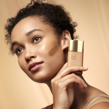 1_moda_haber_estee_lauder__Swatching_Double_Wear_Sheer_fondoten
