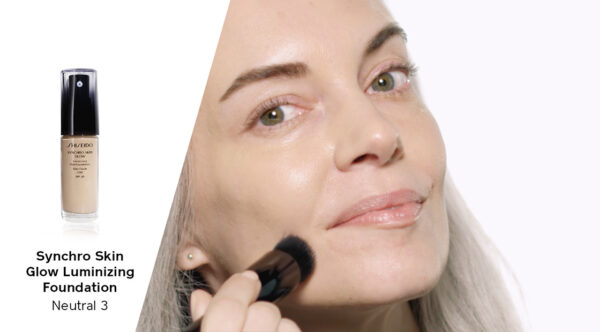 Shiseido Synchro Skin Glow Luminizing Fluid Foundation - Image 3