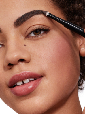 SMU_Social_On-Figure_Anais_Brow_InkTrio_Square_18AW