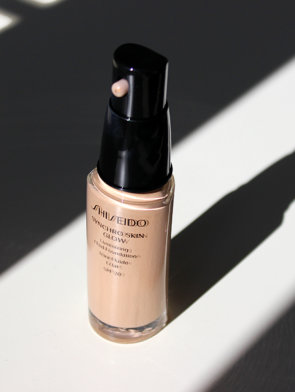 Shiseido-Synchro-Skin-Glow-Foundation
