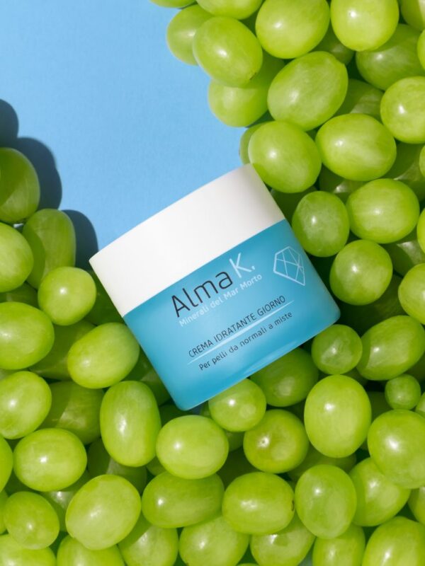 HYDRATING DAY CREAM FOR NORMAL TO COMBINATION SKIN - Image 2