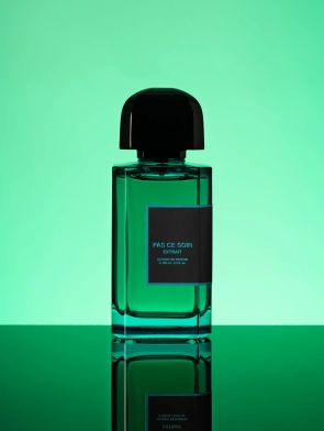 Parfums-PasCeSoirExtrait_4-Mood1_05605611-6c44-4229-aaf4-36df39f12299